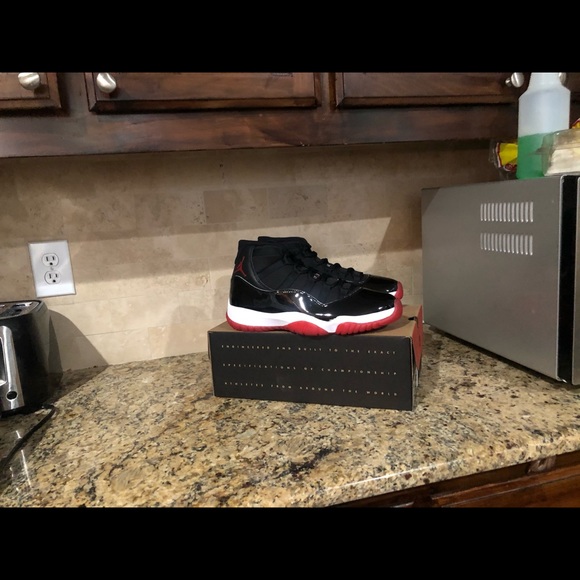 Jordan 11 breds brand new - Picture 3 of 5